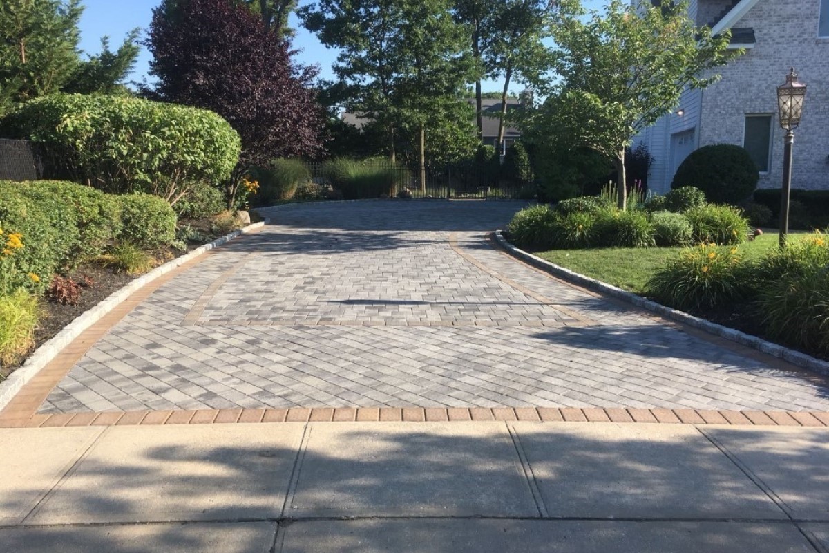 Durable interlocking paver driveway